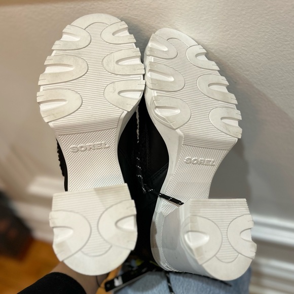 SOREL BREX HEEL LACE BOOTIE Black and White, size 8 - Picture 8 of 13